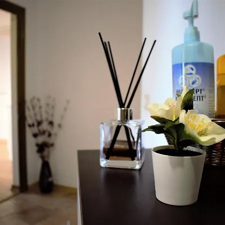Lovely 3-bedroom Entire City Center Apartment