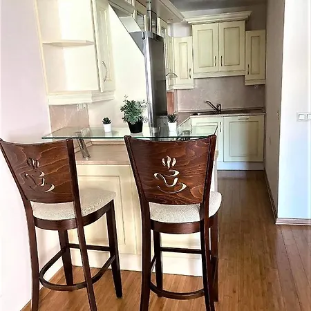 Lovely 3-bedroom Entire City Center