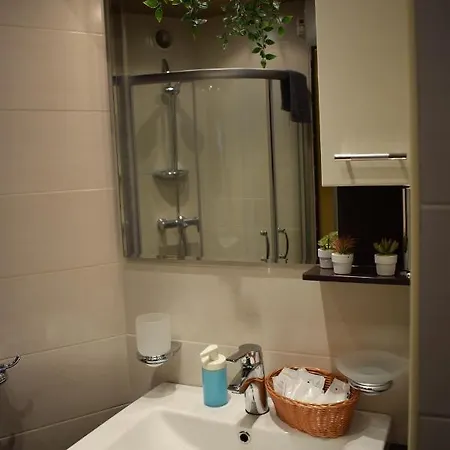 Lovely 3-bedroom Entire City Center Apartment
